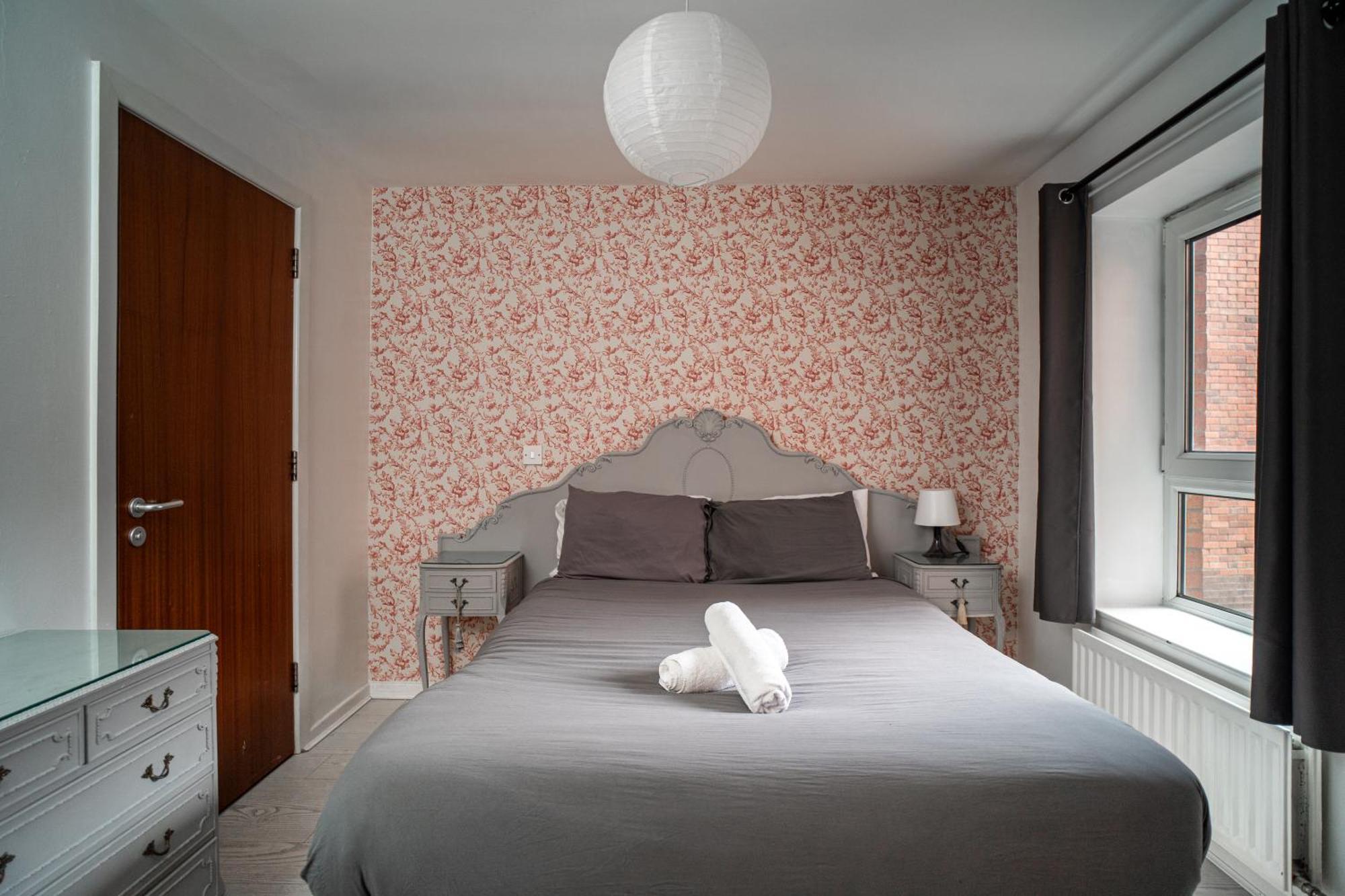 3 Bedroom Central Apartment In Belfast City Centre Extérieur photo